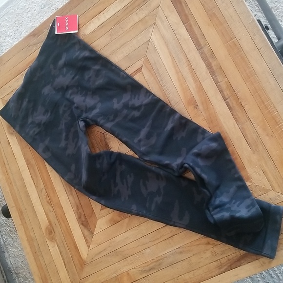 Spanx NWT Look At Me Now Leggings - Picture 2 of 5